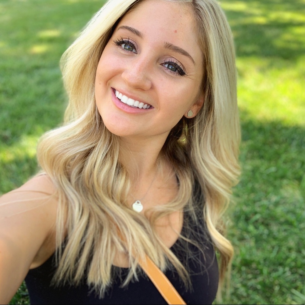 Meet your Posher, Danae